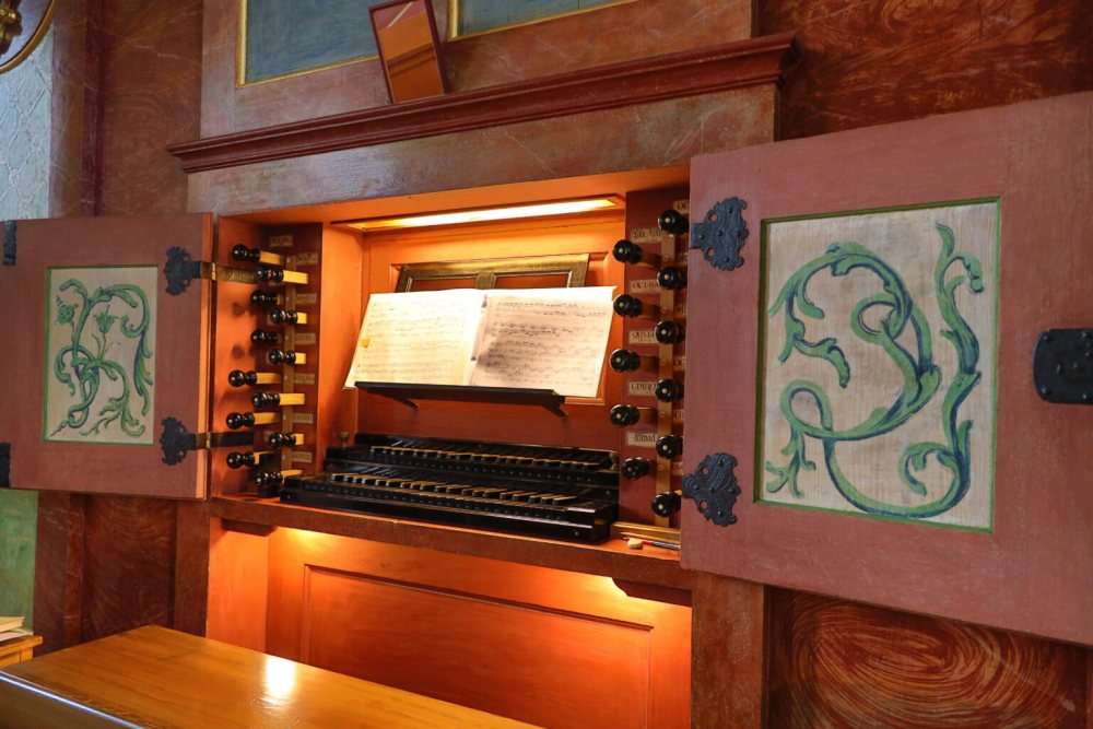 seite-30-orgel-zoeblitz-spielttisch-1536x1024